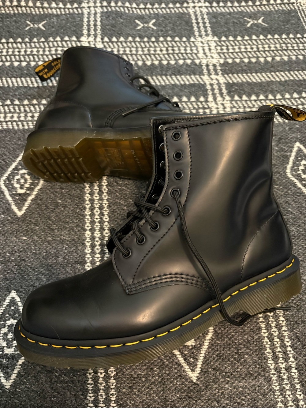 Dr Martens 1460 Men’s 11 classic smooth black leather lace up combat boots
